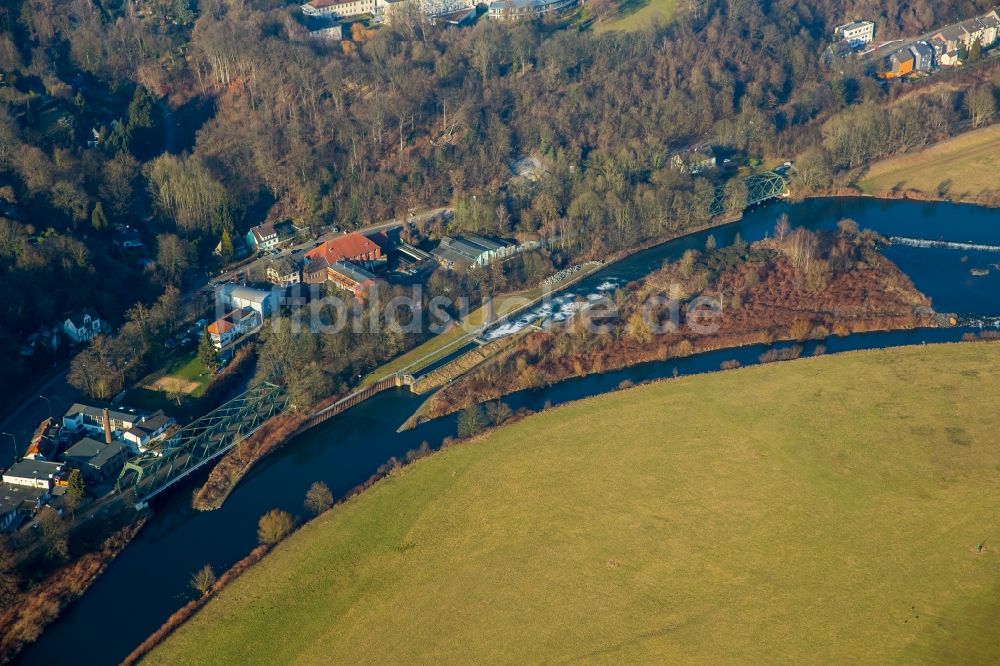 Luftaufnahme Essen - Uferbereiche am Flußverlauf der Ruhr am Spillenburger Wehr im Ortsteil Stadtbezirke VII in Essen im Bundesland Nordrhein-Westfalen