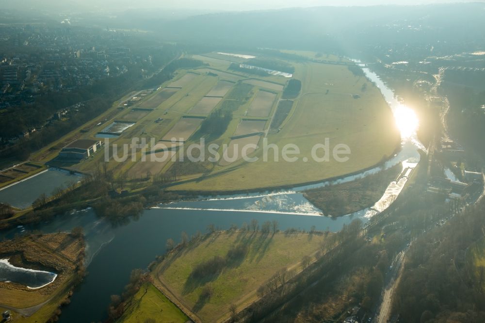 Luftaufnahme Essen - Uferbereiche am Flußverlauf der Ruhr am Spillenburger Wehr im Ortsteil Stadtbezirke VII in Essen im Bundesland Nordrhein-Westfalen