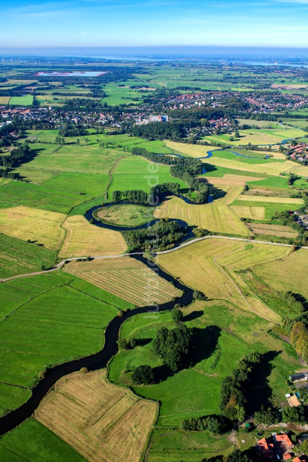 Stade von oben - Uferbereiche am Flußverlauf der Schwinge in Stade im Bundesland Niedersachsen, Deutschland