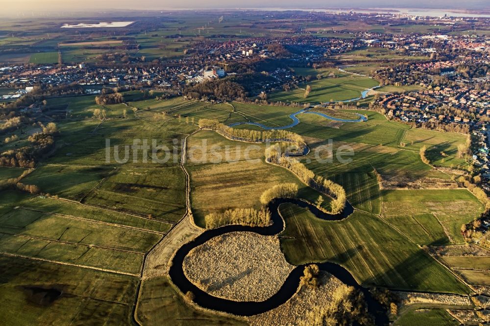 Stade von oben - Uferbereiche am Flußverlauf der Schwinge in Stade im Bundesland Niedersachsen, Deutschland