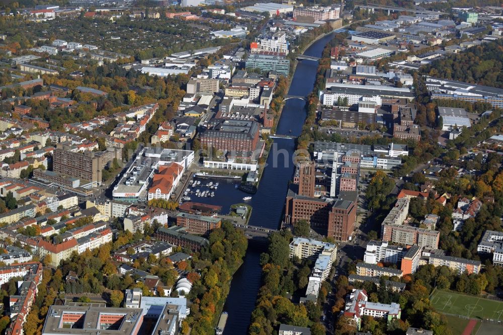 Berlin von oben - Uferbereiche am Flußverlauf des Teltow- Kanales in Berlin