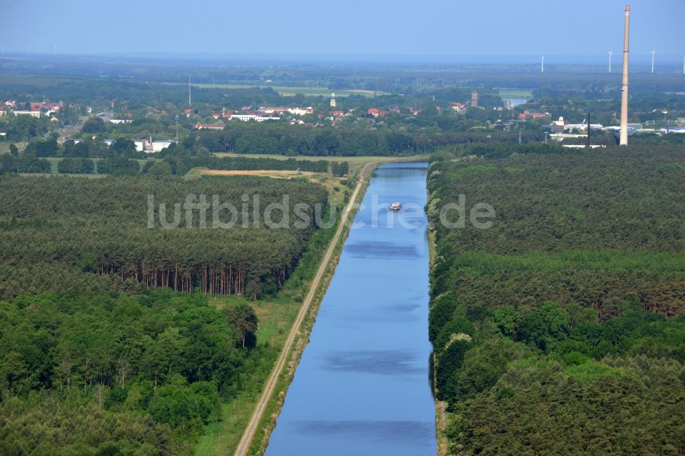 Luftbild Kade - Uferbereiche am Flußverlauf der Wasserstraße des Elbe-Havel-Kanales in Kade im Bundesland Sachsen-Anhalt