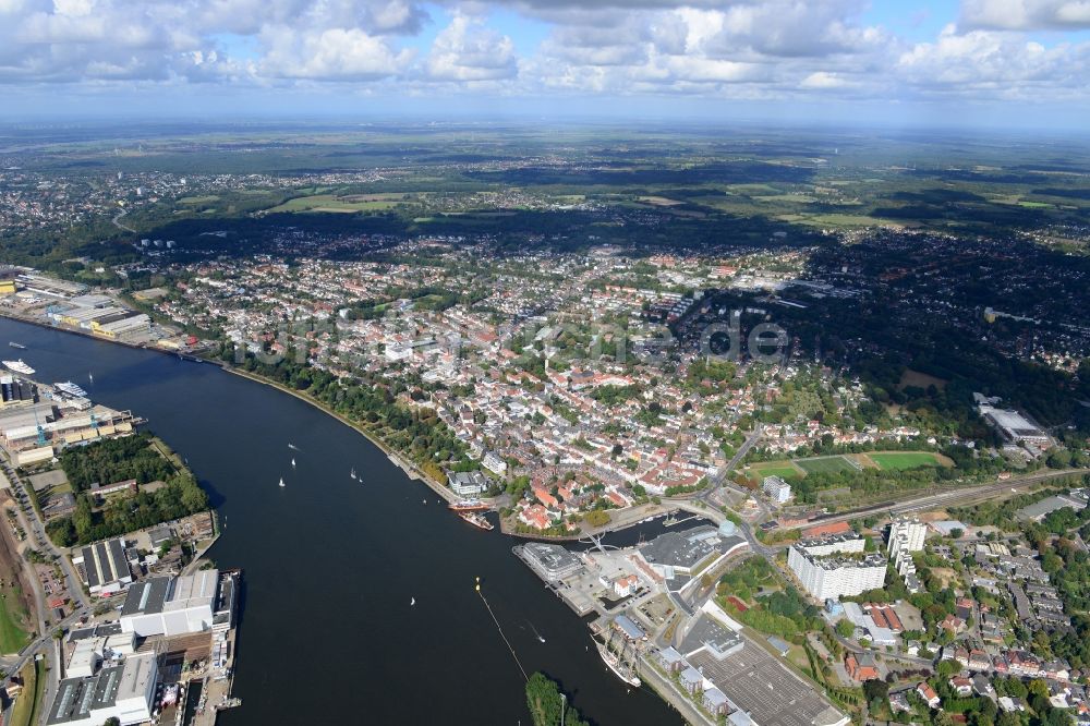 Bremen aus der Vogelperspektive: Uferbereiche am Flußverlauf der Weser in Bremen