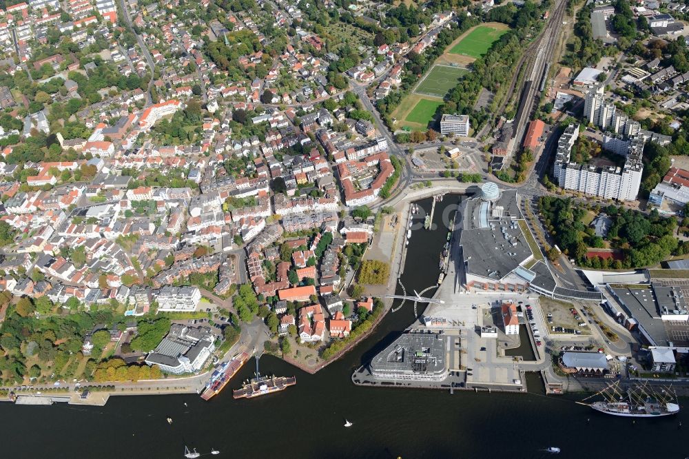 Bremen aus der Vogelperspektive: Uferbereiche am Flußverlauf der Weser in Bremen