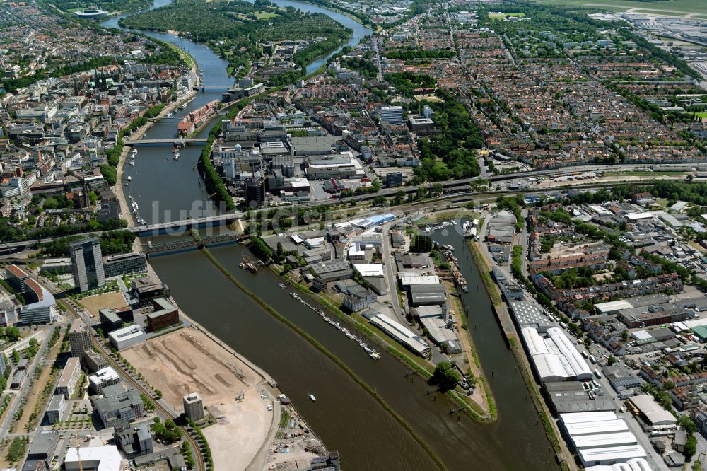 Luftaufnahme Bremen - Uferbereiche am Flußverlauf der Weser in Bremen, Deutschland