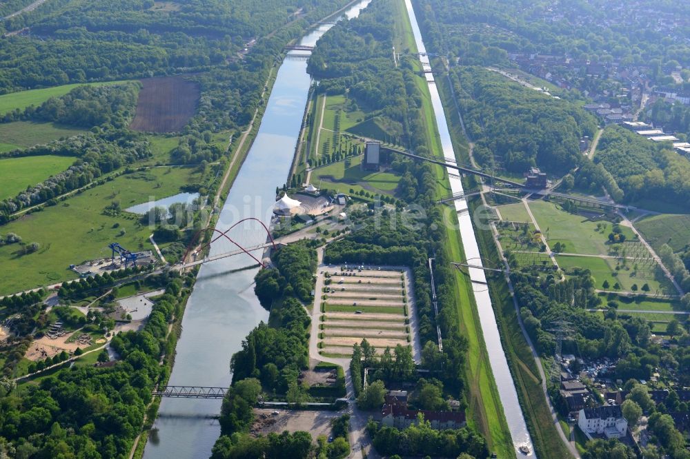 Luftbild Gelsenkirchen - Uferbereiche des Flussverlaufes Rhein-Herne-Kanal am Gelände des Amphitheater in Gelsenkirchen im Bundesland Nordrhein-Westfalen