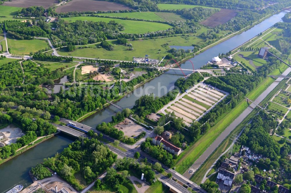 Luftaufnahme Gelsenkirchen - Uferbereiche des Flussverlaufes Rhein-Herne-Kanal am Gelände des Amphitheater in Gelsenkirchen im Bundesland Nordrhein-Westfalen