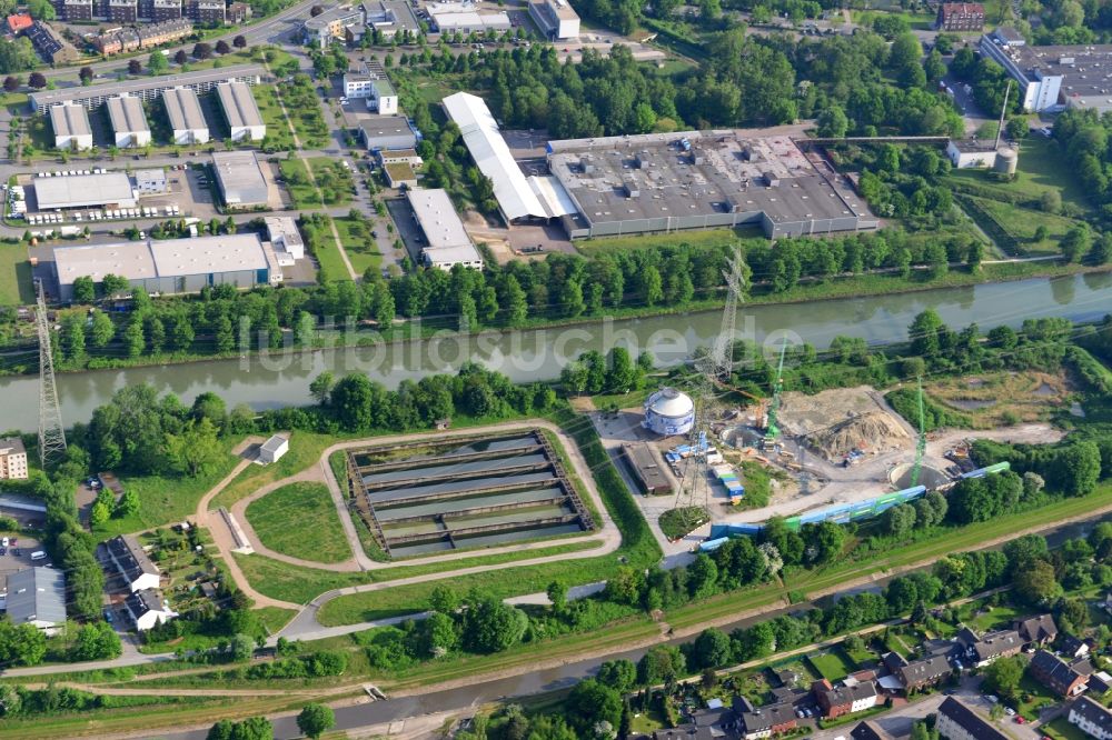 Herne von oben - Uferbereiche des Flussverlaufes des Rhein-Herne-Kanals am Stadthafen und Klärwerk in Herne im Bundesland Nordrhein-Westfalen