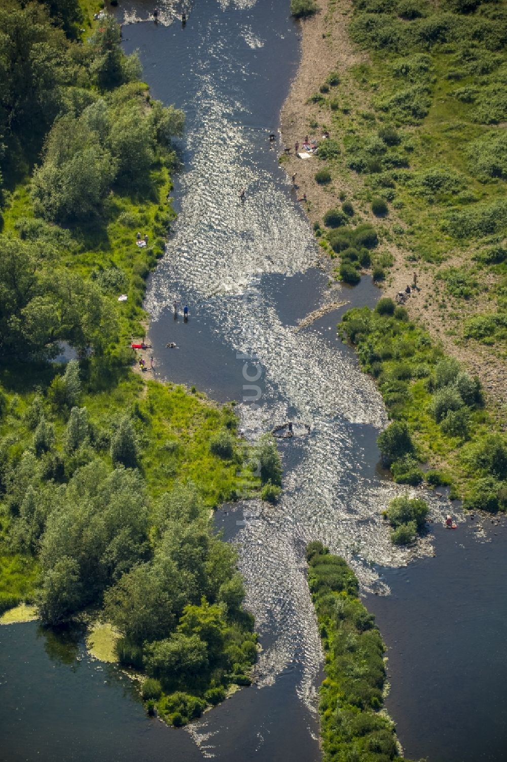 Mülheim an der Ruhr aus der Vogelperspektive: Uferbereiche des Flussverlaufes der Ruhr entlang der Styrumer Ruhraue in Mülheim an der Ruhr im Bundesland Nordrhein-Westfalen