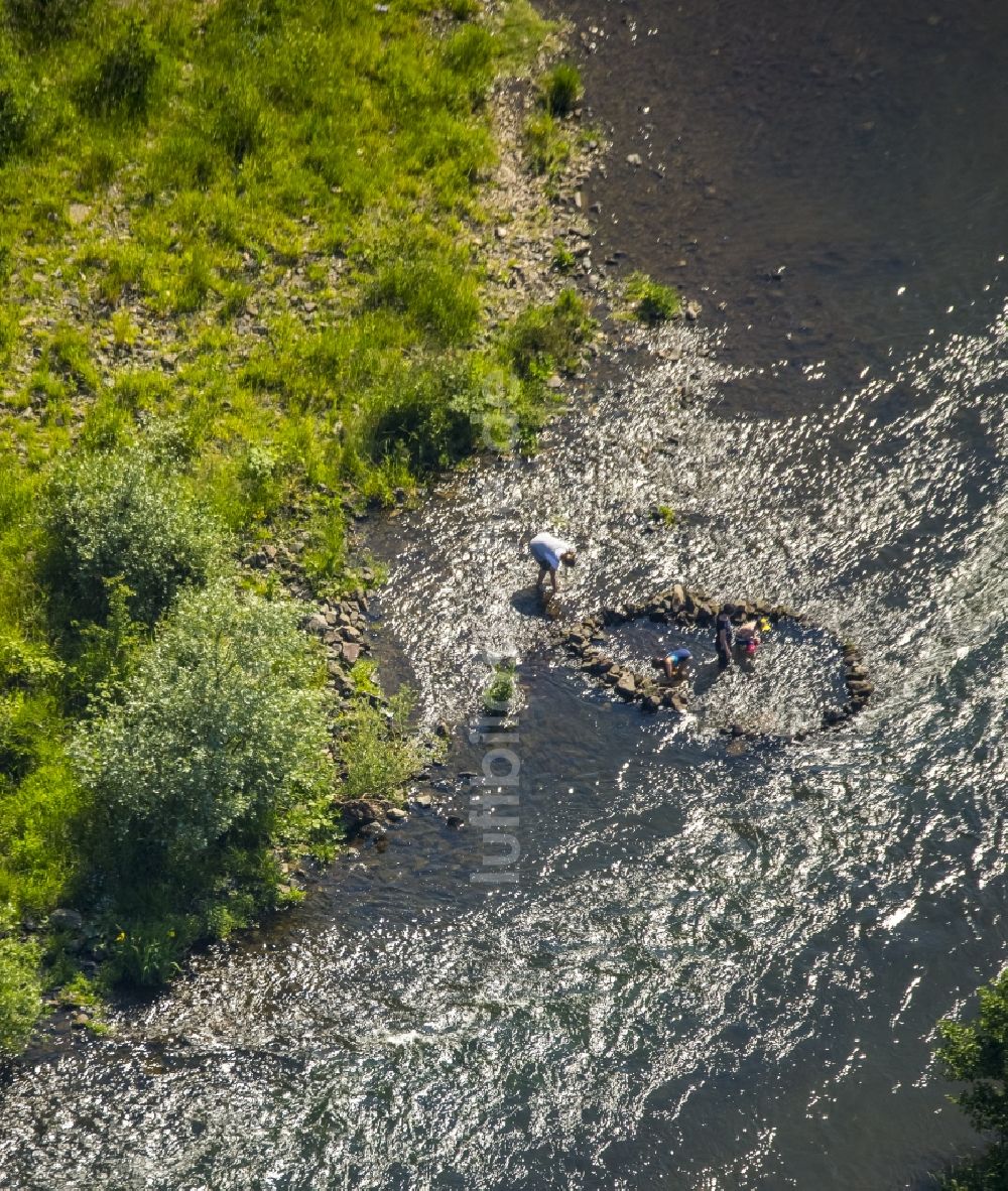 Luftbild Mülheim an der Ruhr - Uferbereiche des Flussverlaufes der Ruhr entlang der Styrumer Ruhraue in Mülheim an der Ruhr im Bundesland Nordrhein-Westfalen