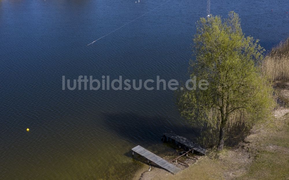 Velten aus der Vogelperspektive: Uferbereiche am Freibad Bernsteinsee im Ortsteil Borgsdorf in Velten im Bundesland Brandenburg, Deutschland