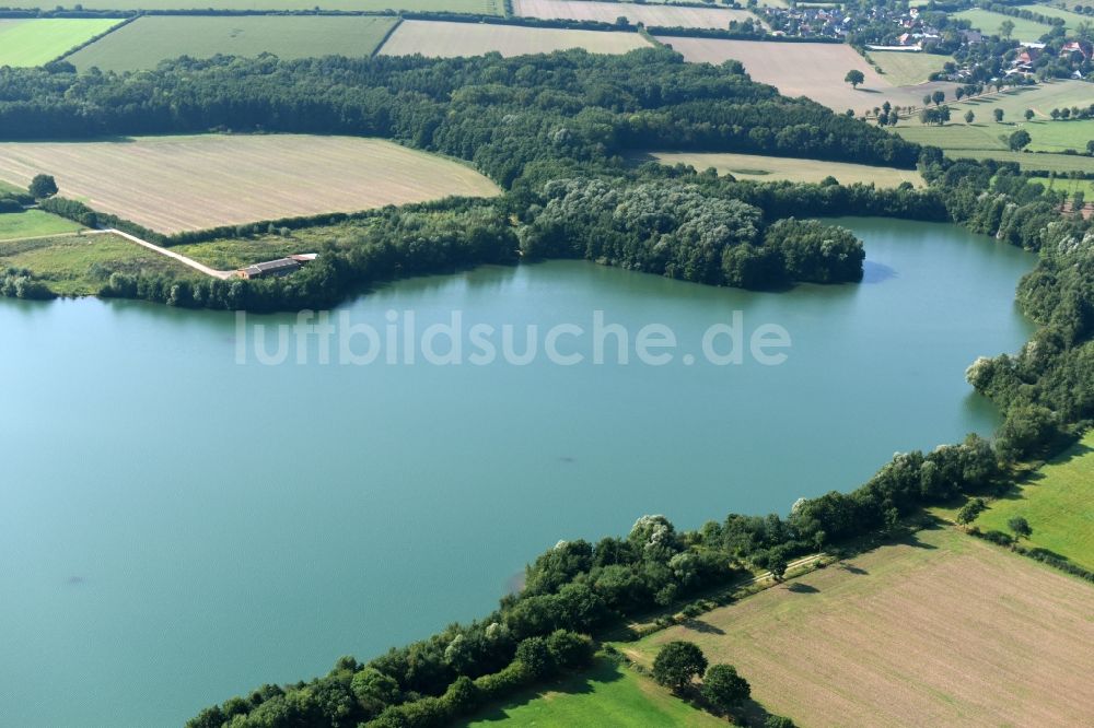 Luftbild Groß Pampau - Uferbereiche des gefluteten ehemaligen Braunkohle- Tagebaus und Renaturierungs- Sees bei Groß Pampau im Bundesland Schleswig-Holstein