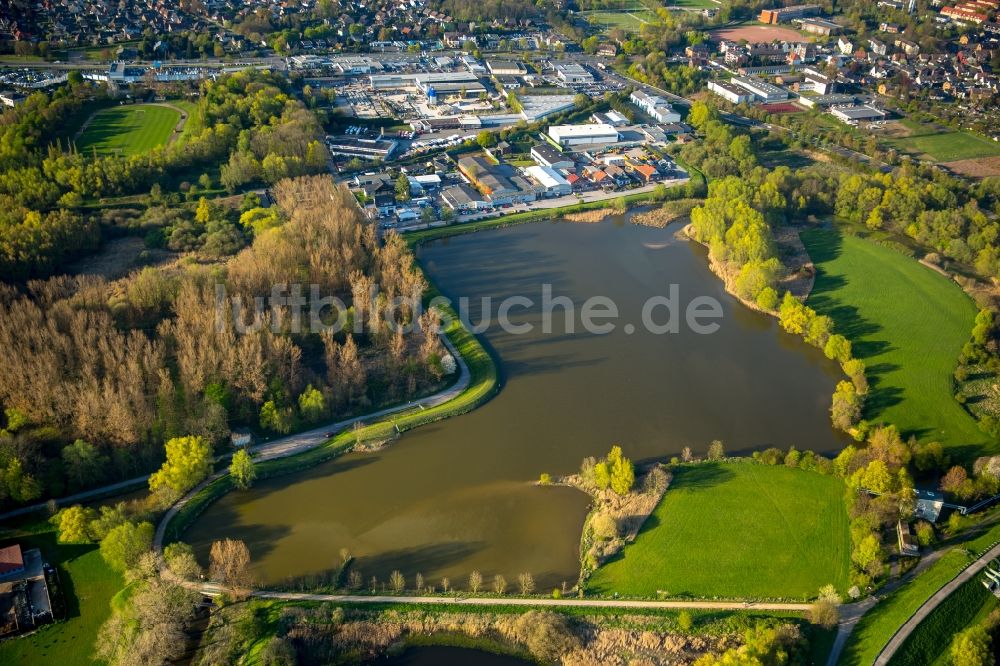 Luftbild Hamm - Uferbereiche des gefluteten ehemaligen Tagebaus und Renaturierungs- Sees Radbodsee im Stadtbezirk Bockum-Hövel in Hamm im Bundesland Nordrhein-Westfalen