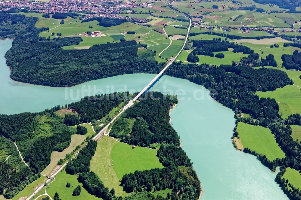 Luftaufnahme Schongau - Uferbereiche am gewundenen Flussverlauf des Lech bei Kreut südlich von Schongau im Bundesland Bayern, Deutschland