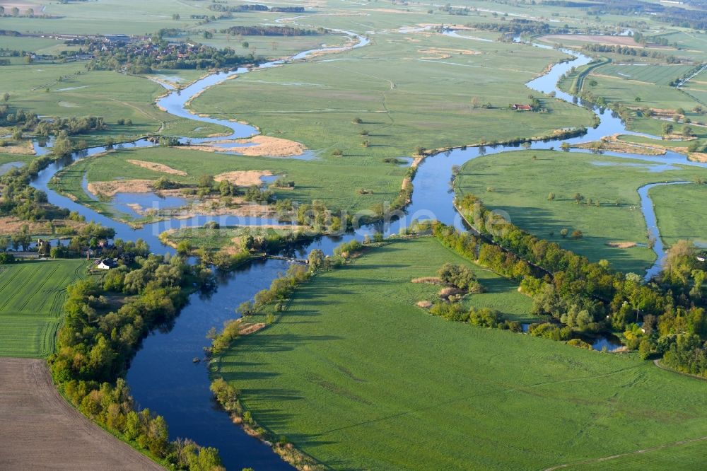 Havelaue aus der Vogelperspektive: Uferbereiche am Havel Flußverlauf in Havelaue im Bundesland Brandenburg, Deutschland