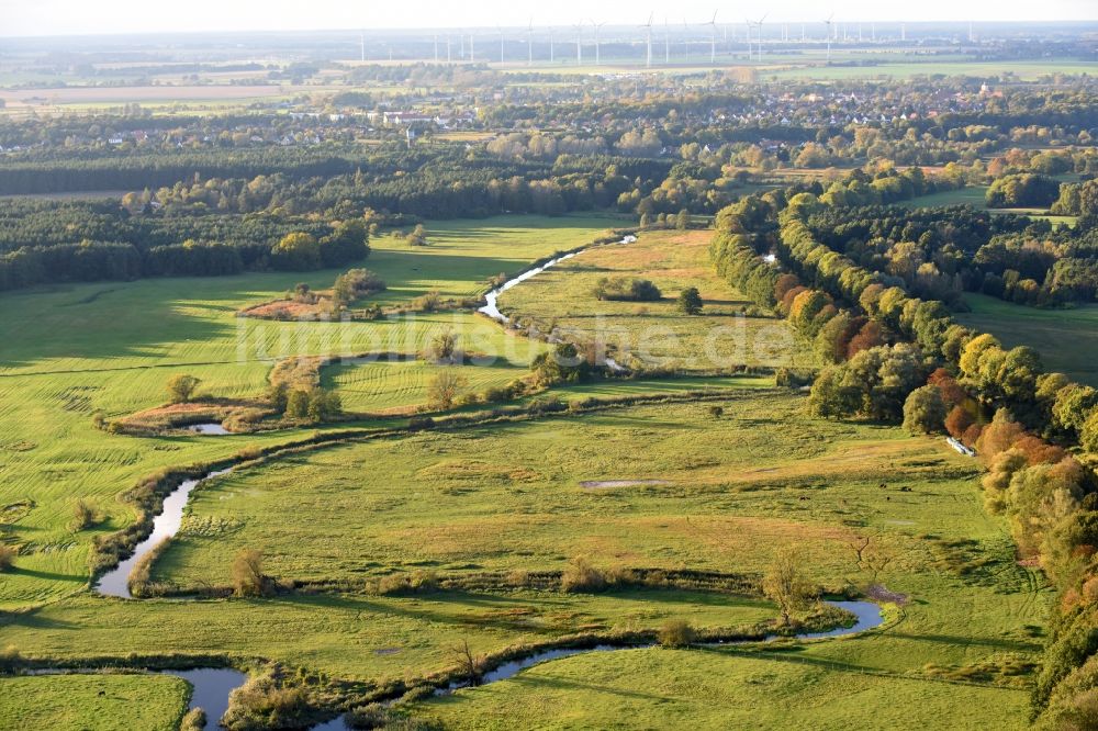 Luftaufnahme Krewelin - Uferbereiche am Havel Flußverlauf in Krewelin im Bundesland Brandenburg, Deutschland