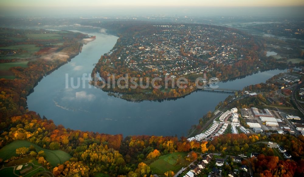 Essen aus der Vogelperspektive: Uferbereiche am Heisinger Bogen des Ruhr- Flußverlauf in Essen im Bundesland Nordrhein-Westfalen