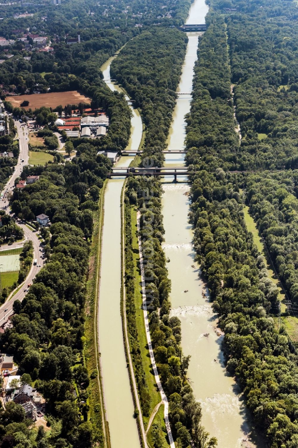 Luftbild Unterföhring - Uferbereiche am Isar Flußverlauf in Unterföhring im Bundesland Bayern, Deutschland