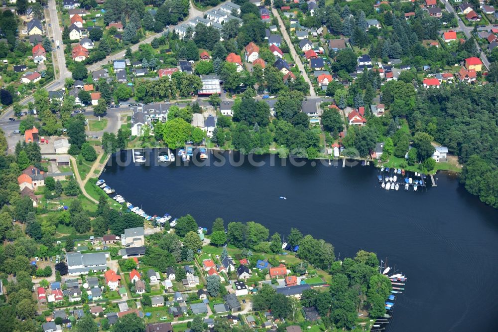 Berlin Rahnsdorf aus der Vogelperspektive: Uferbereiche Müggelwerder, Entenwall an der Müggelspree / Kleiner Müggelsee in Berlin Rahnsdorf