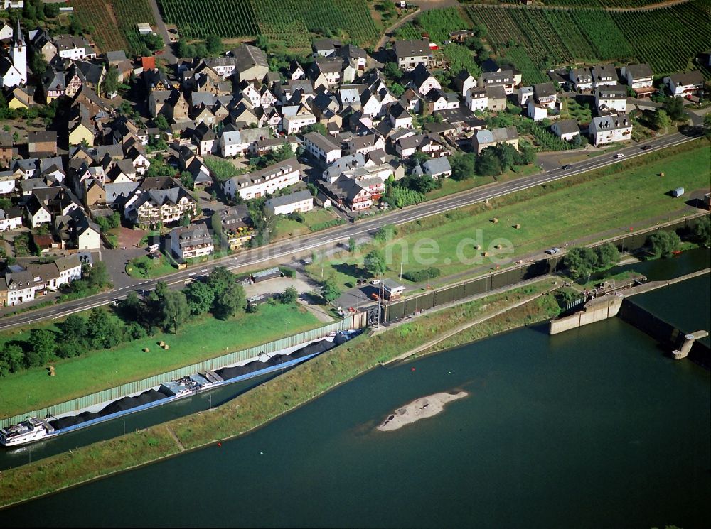 Luftaufnahme Bruttig-Fankel - Uferbereiche der Mosel in Bruttig-Fankel im Bundesland Rheinland-Pfalz