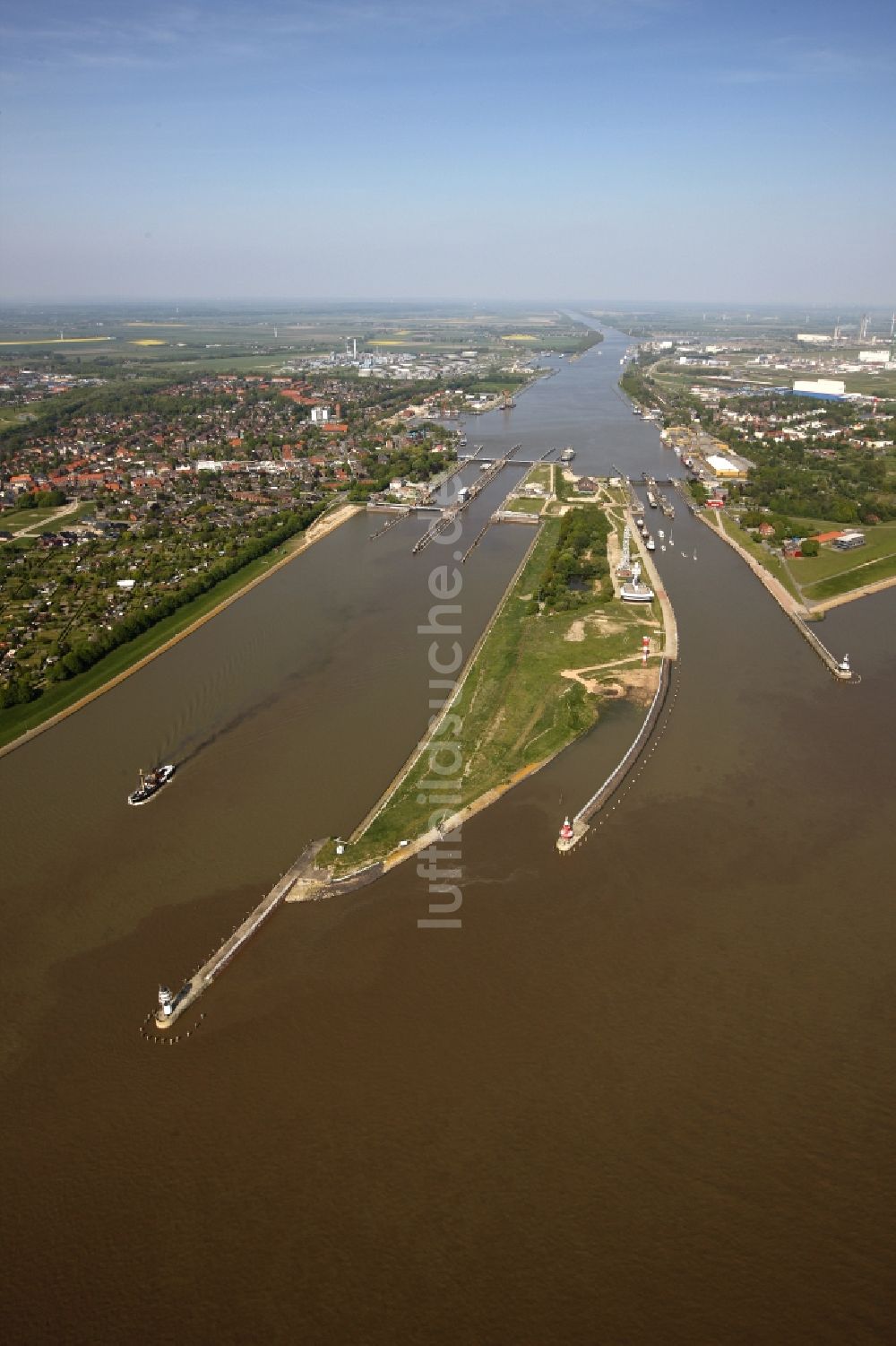 Luftaufnahme Brunsbüttel - Uferbereiche des Nord- Ostseekanals in Brunsbüttel im Bundesland Schleswig-Holstein