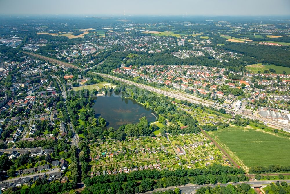 Gladbeck aus der Vogelperspektive: Uferbereiche des Nordparkteich in Gladbeck im Bundesland Nordrhein-Westfalen