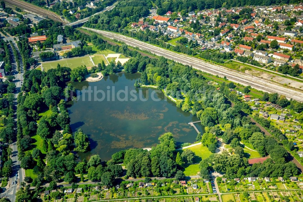 Luftbild Gladbeck - Uferbereiche des Nordparkteich in Gladbeck im Bundesland Nordrhein-Westfalen