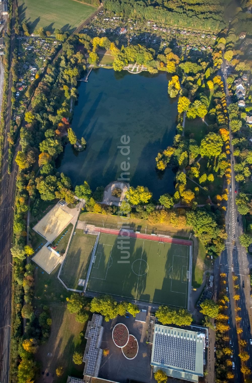 Luftbild Gladbeck - Uferbereiche des Nordparkteich in Gladbeck im Bundesland Nordrhein-Westfalen