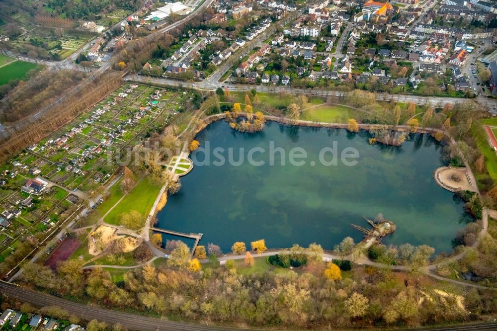 Luftaufnahme Gladbeck - Uferbereiche des Nordparkteich in Gladbeck im Bundesland Nordrhein-Westfalen