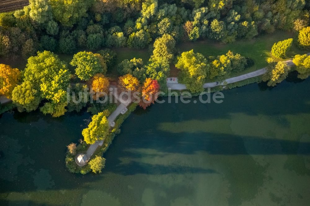 Gladbeck aus der Vogelperspektive: Uferbereiche des Nordparkteich im Nordpark in Gladbeck im Bundesland Nordrhein-Westfalen