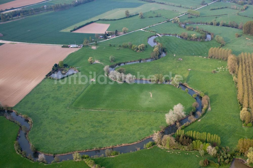 Luftbild Chigny - Uferbereiche am Oise Flußverlauf in Chigny in Hauts-de-France, Frankreich