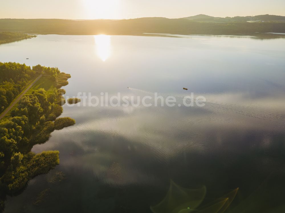 Luftaufnahme Görlitz - Uferbereiche des Renaturierungs- Sees Berzdorfer See im Ortsteil Weinhübel in Görlitz im Bundesland Sachsen, Deutschland