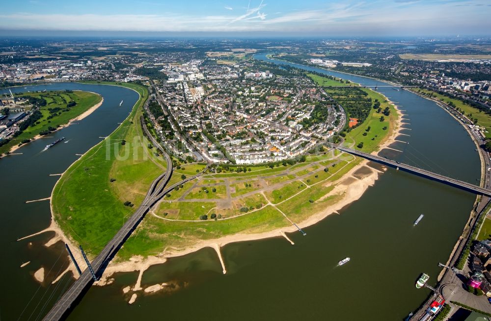 Luftaufnahme Düsseldorf - Uferbereiche am Rhein Flußverlauf in Düsseldorf im Bundesland Nordrhein-Westfalen