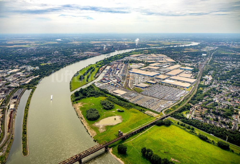 Duisburg aus der Vogelperspektive: Uferbereiche am Rhein - Flußverlauf in Duisburg im Bundesland Nordrhein-Westfalen, Deutschland