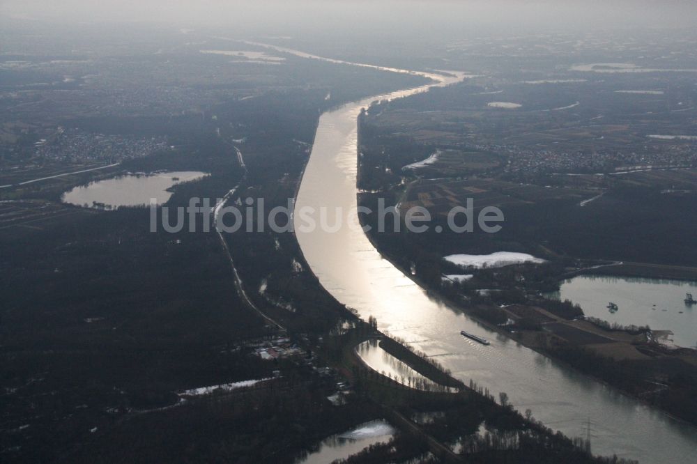 Luftaufnahme Karlsruhe - Uferbereiche am Rhein Flußverlauf im Ortsteil Knielingen in Karlsruhe im Bundesland Baden-Württemberg