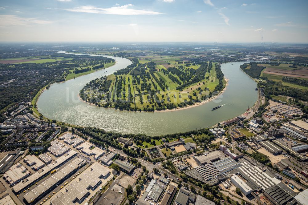 Stürzelberg von oben - Uferbereiche am Rhein - Naturschutzgebiet Zonser Grind in Stürzelberg im Bundesland Nordrhein-Westfalen, Deutschland