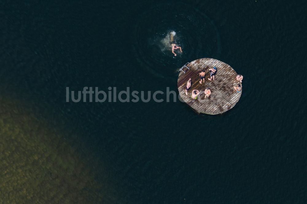 Luftaufnahme Bremen - Uferbereiche am Sandstrand des Freibades Achterdieksee in Bremen, Deutschland