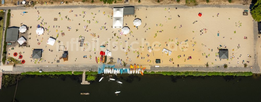 Luftbild Essen - Uferbereiche am Sandstrand des Freibades Seaside Beach Baldeney am Baldeneysee in Werden im Bundesland Nordrhein-Westfalen, Deutschland