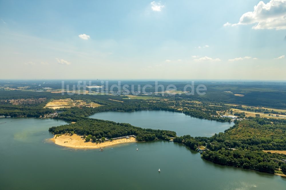 Haltern am See von oben - Uferbereiche am Sandstrand des Freibades Seebad Haltern an der Hullerner Straße in Haltern am See im Bundesland Nordrhein-Westfalen, Deutschland