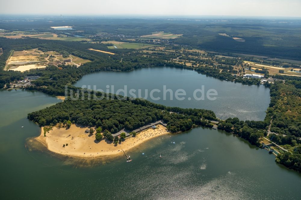 Luftaufnahme Haltern am See - Uferbereiche am Sandstrand des Freibades Seebad Haltern an der Hullerner Straße in Haltern am See im Bundesland Nordrhein-Westfalen, Deutschland