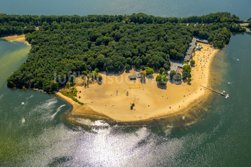 Haltern am See von oben - Uferbereiche am Sandstrand des Freibades Seebad Haltern an der Hullerner Straße in Haltern am See im Bundesland Nordrhein-Westfalen, Deutschland