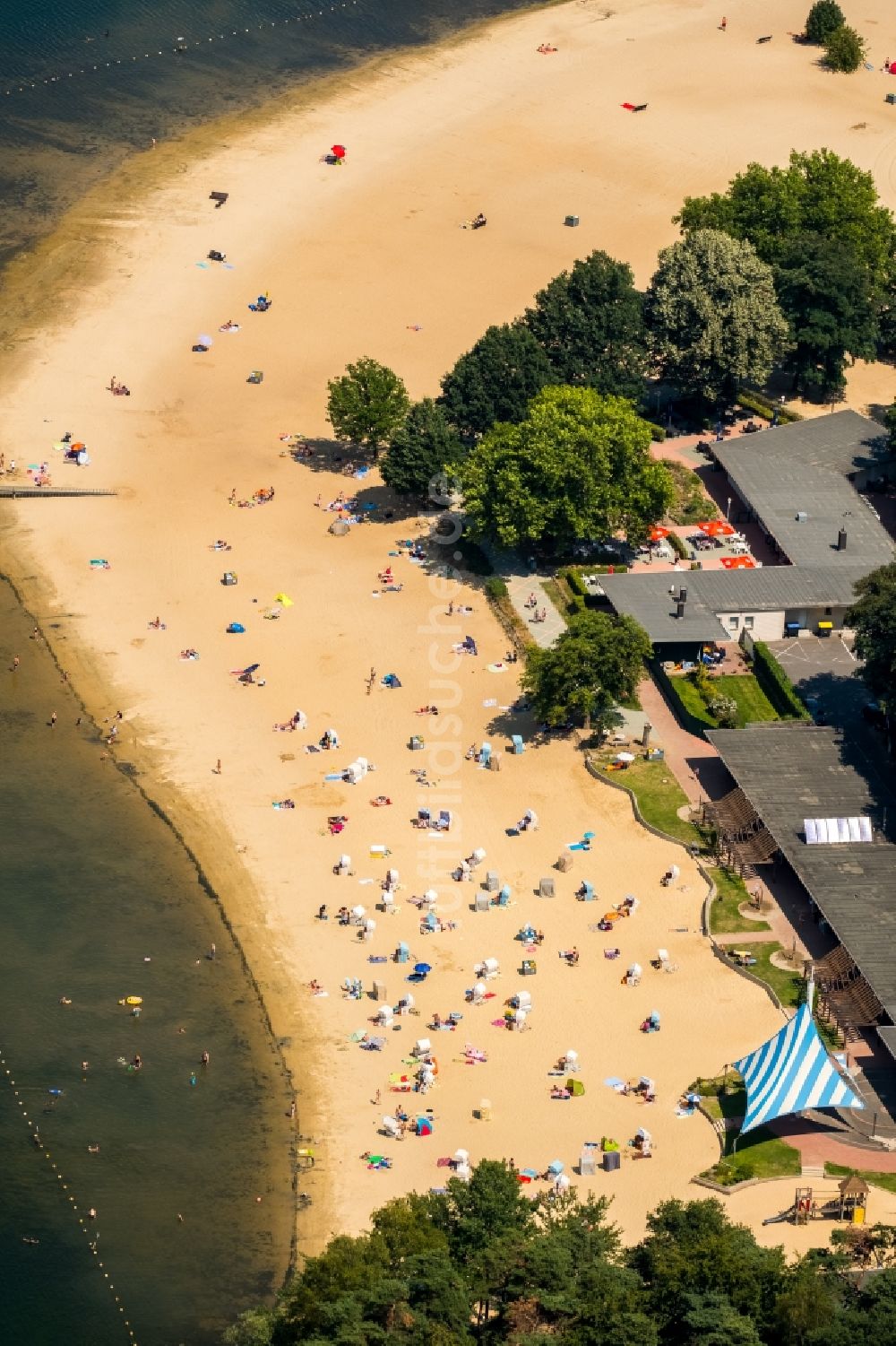 Luftaufnahme Haltern am See - Uferbereiche am Sandstrand des Freibades Seebad Haltern an der Hullerner Straße in Haltern am See im Bundesland Nordrhein-Westfalen, Deutschland