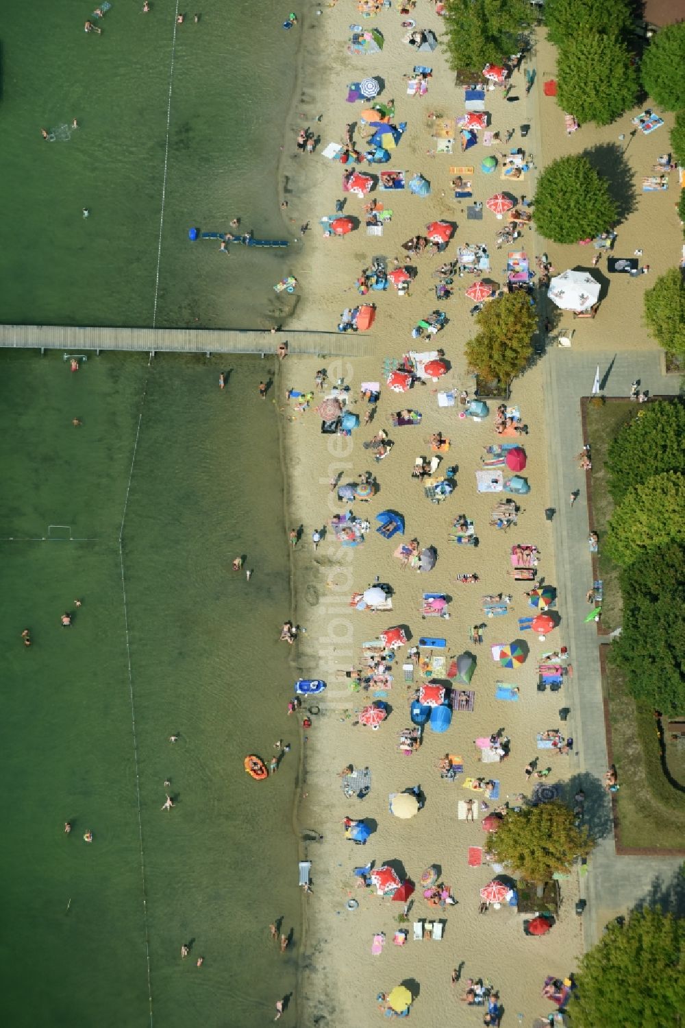 Biesenthal aus der Vogelperspektive: Uferbereiche am Sandstrand des Freibades Strandbad Wukensee an der Ruhlsdorfer Straße in Biesenthal im Bundesland Brandenburg