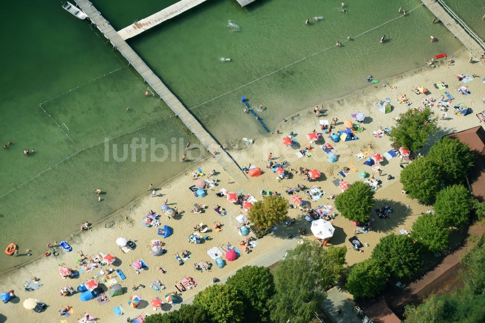 Biesenthal von oben - Uferbereiche am Sandstrand des Freibades Strandbad Wukensee an der Ruhlsdorfer Straße in Biesenthal im Bundesland Brandenburg