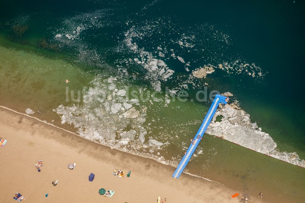 Luftbild Voerde (Niederrhein) - Uferbereiche am Sandstrand des Freibades Tendringersee in Voerde (Niederrhein) im Bundesland Nordrhein-Westfalen - NRW, Deutschland