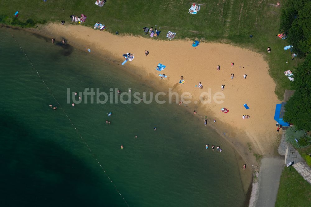 Luftbild Erfurt - Uferbereiche am Sandstrand des Freizeit- und Erholungspark Nordstrand in Erfurt im Bundesland Thüringen, Deutschland