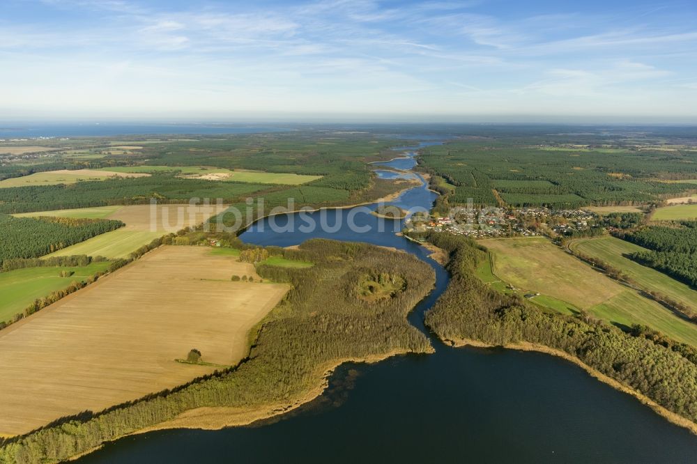 Luftaufnahme Güstrow - Uferbereiche der Seenlandschaft Güstrow im Bundesland Mecklenburg-Vorpommern