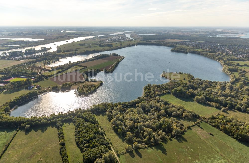 Luftbild Wesel - Uferbereiche des Sees Auesee in Wesel im Bundesland Nordrhein-Westfalen, Deutschland