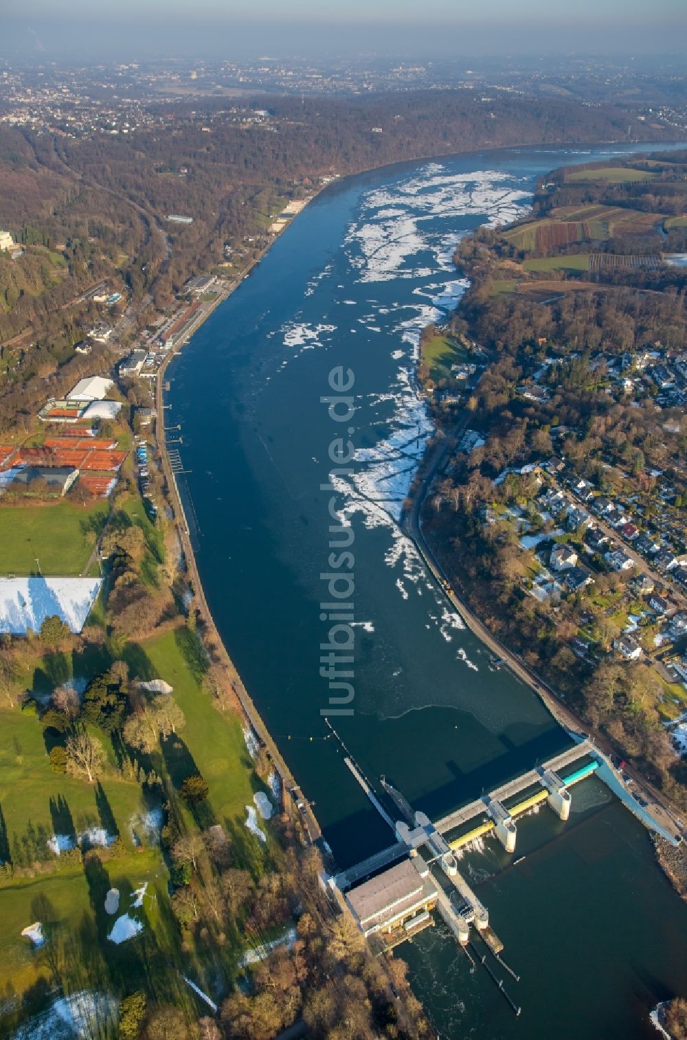 Essen aus der Vogelperspektive: Uferbereiche des Sees Baldeneysee im Ortsteil Stadtbezirke IX in Essen im Bundesland Nordrhein-Westfalen