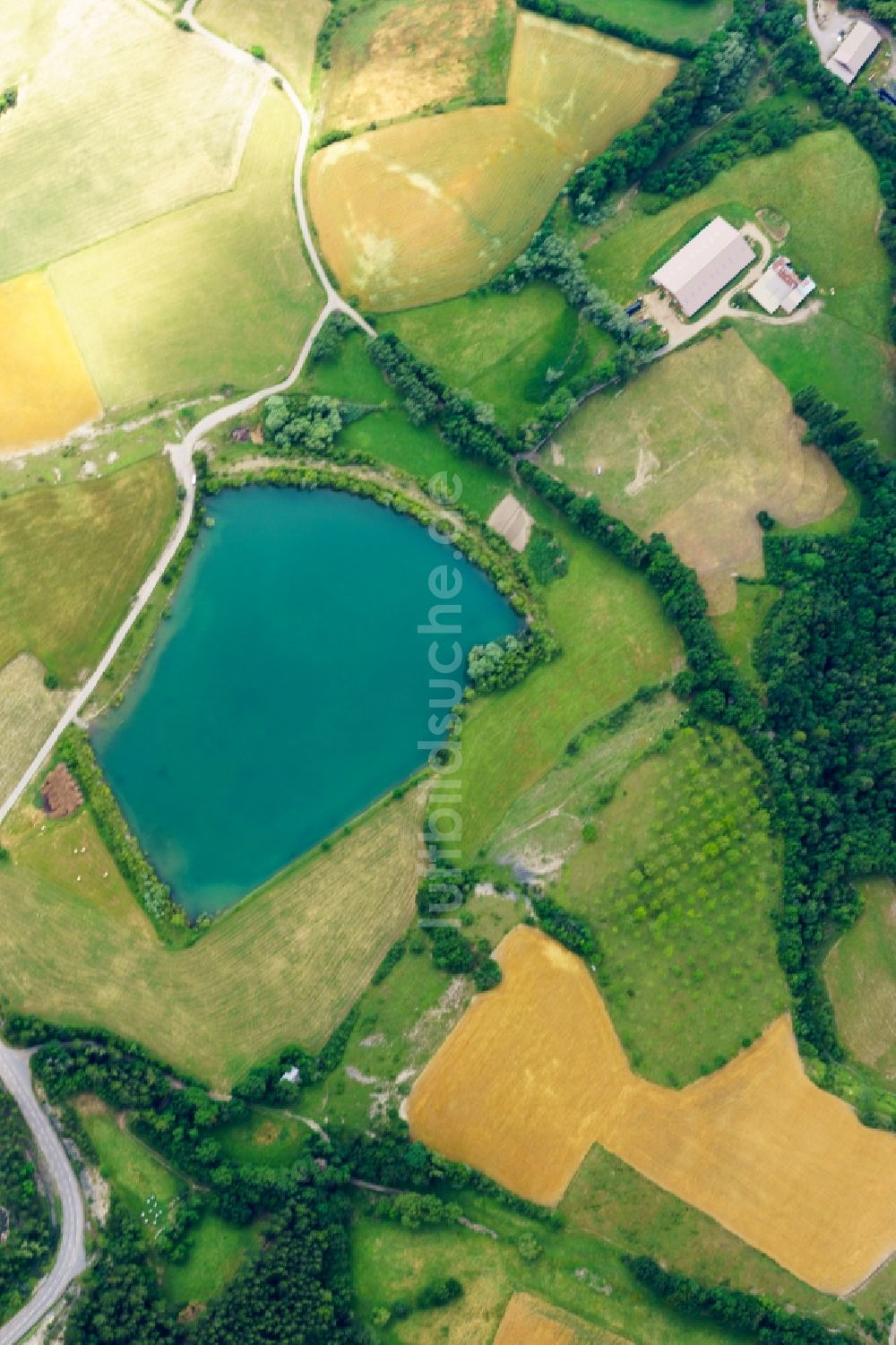 Chorges von oben - Uferbereiche des Sees bei Chorges in Provence-Alpes-Cote d'Azur, Frankreich